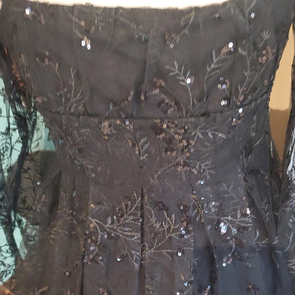 Forever 21 Black A-Line Cocktail Dress with Bishop Sleeves - Picture 3 of 10